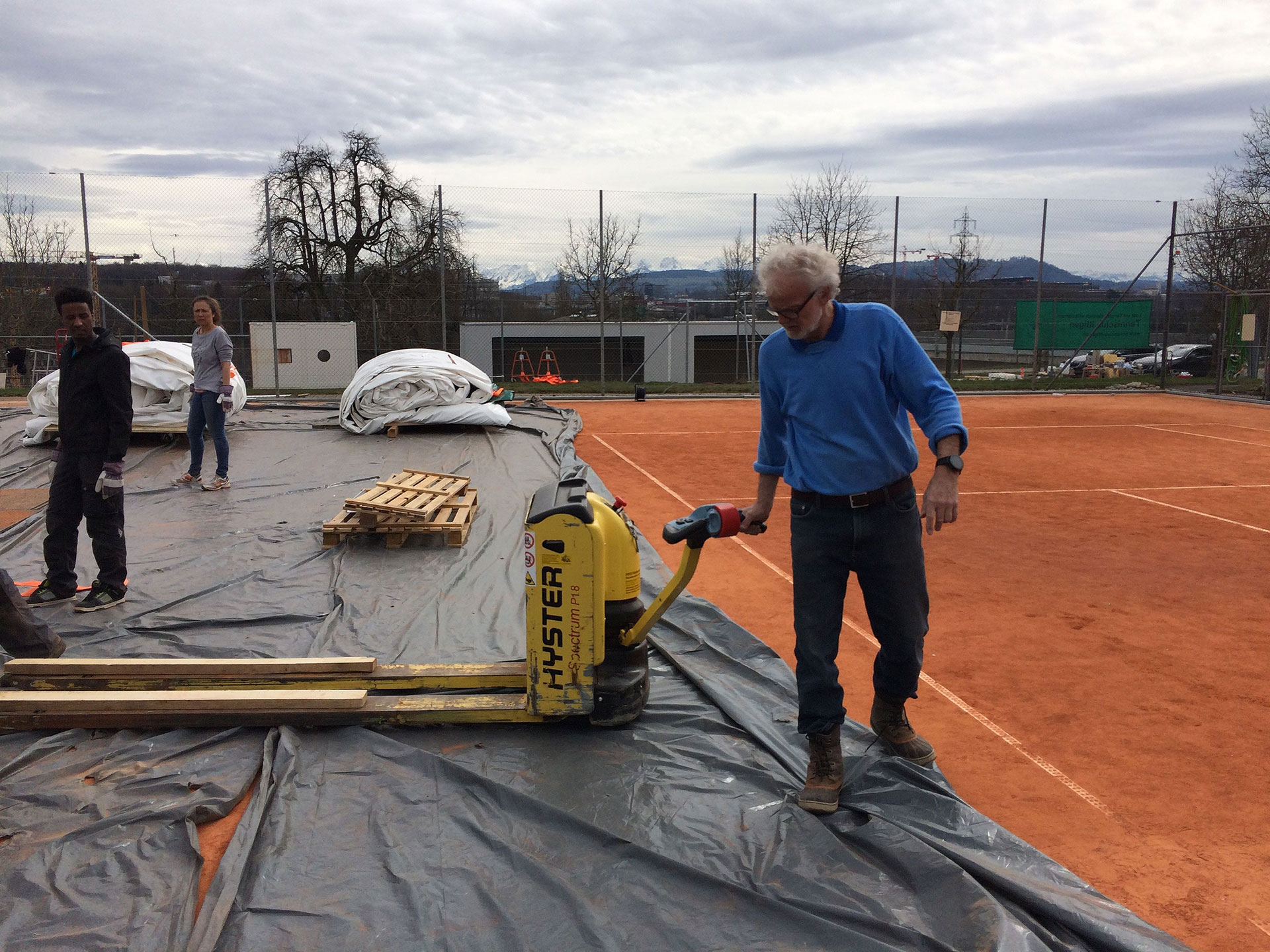 Erster Hallenabbau April 2018